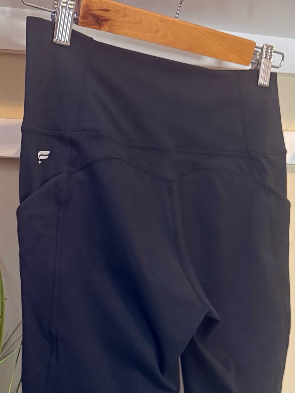 Fabletics Black Medium 7/8 Leggings with Pockets High Waist 25” Inseam Luxe 🤍EUC